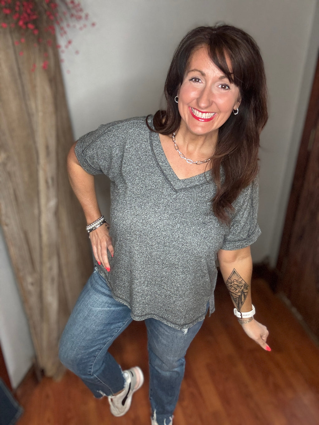 The Luxe V Top- Black