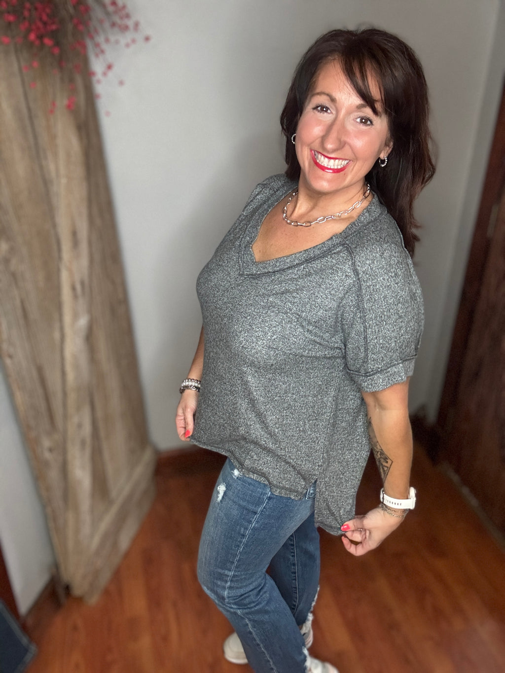 The Luxe V Top- Black