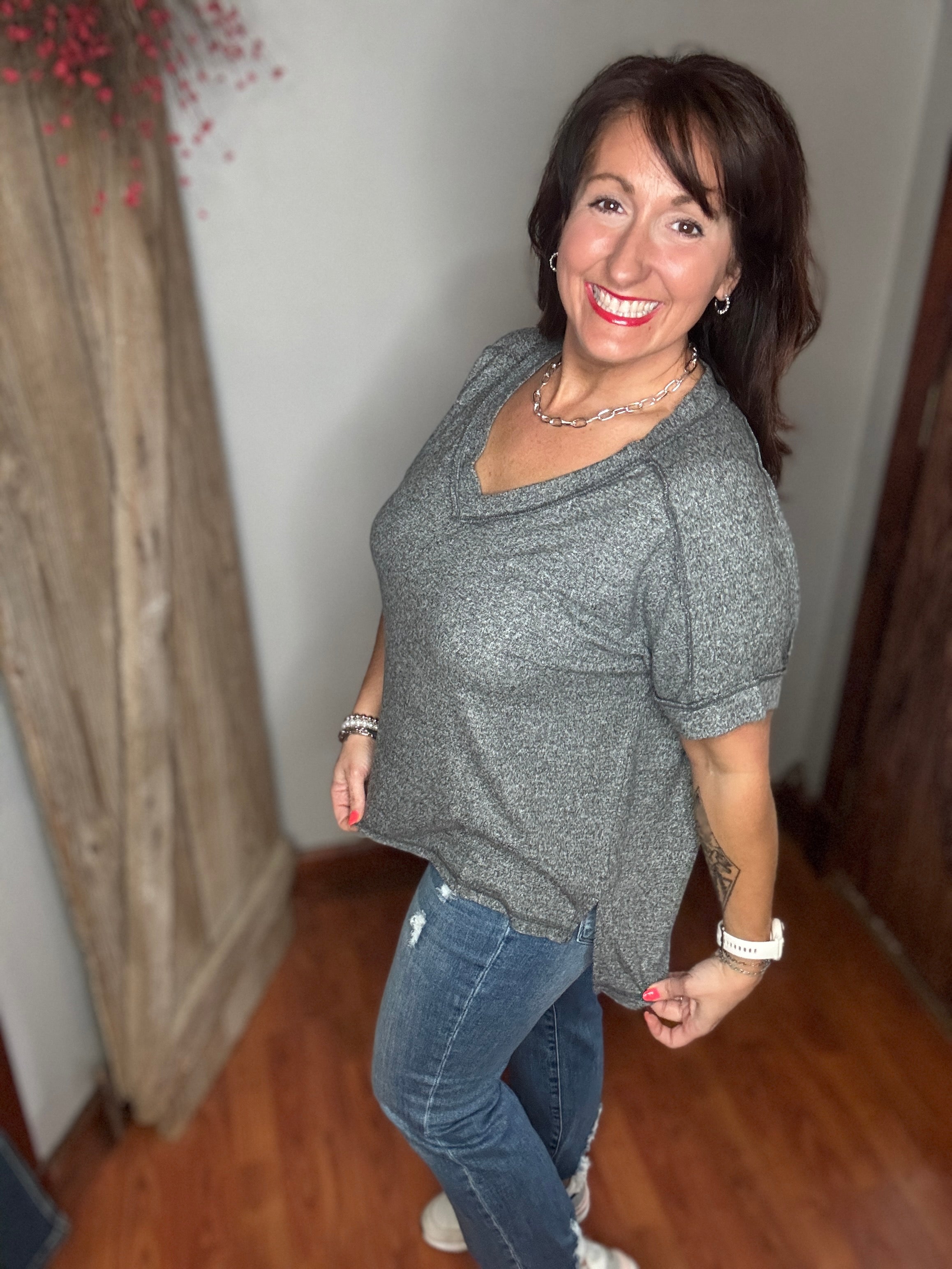 The Luxe V Top- Black