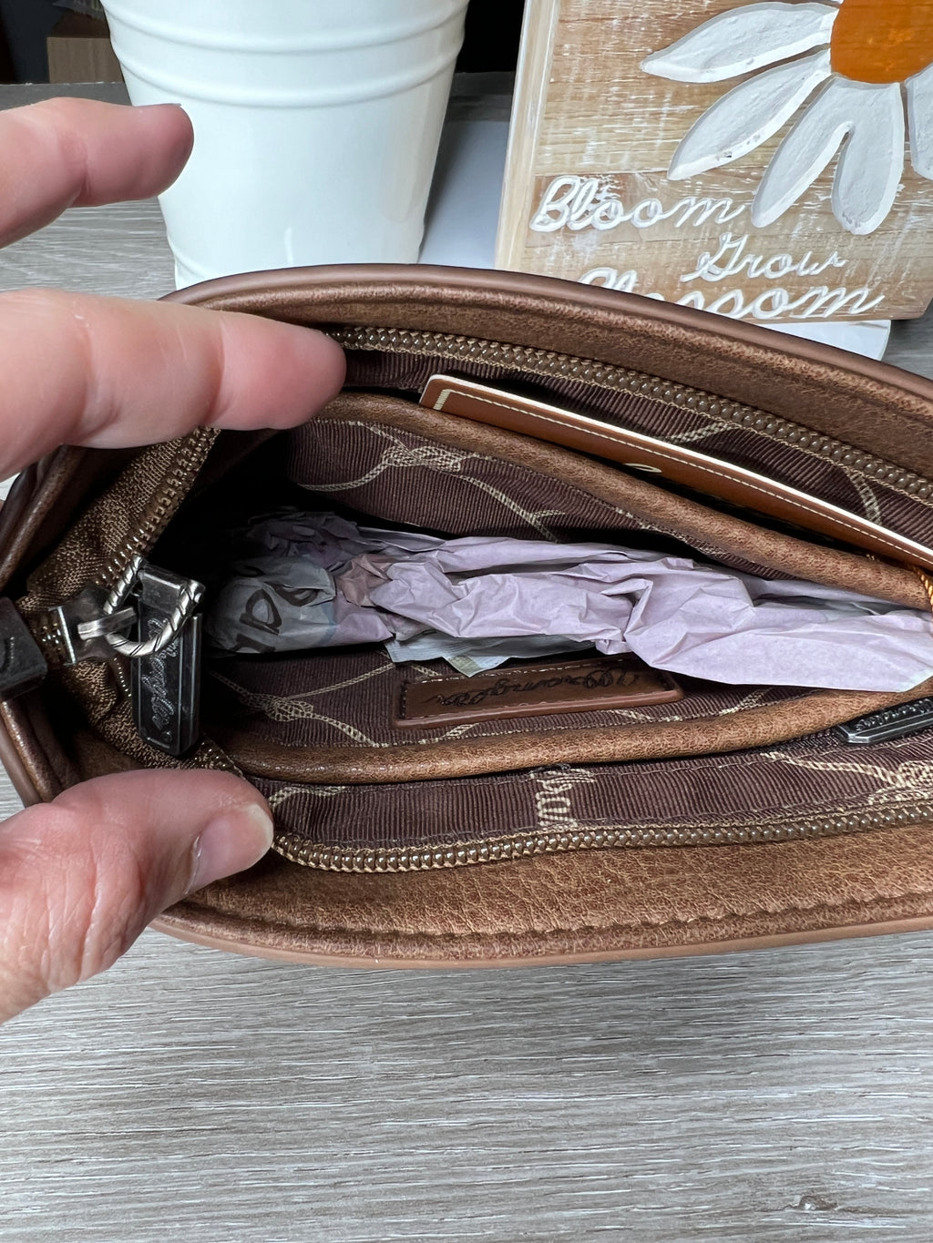 Wrangler Rivets Crossbody