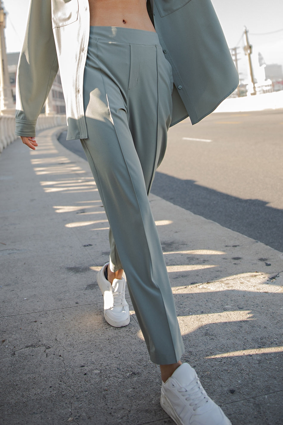 CRINKLE WOVEN ANKLE TROUSER